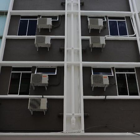 Kuok Pin Hotel Кучинг Экстерьер фото