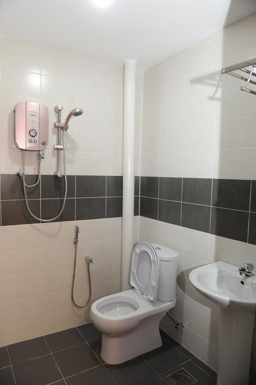 Kuok Pin Hotel Кучинг Экстерьер фото