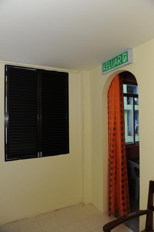 Kuok Pin Hotel Кучинг Экстерьер фото