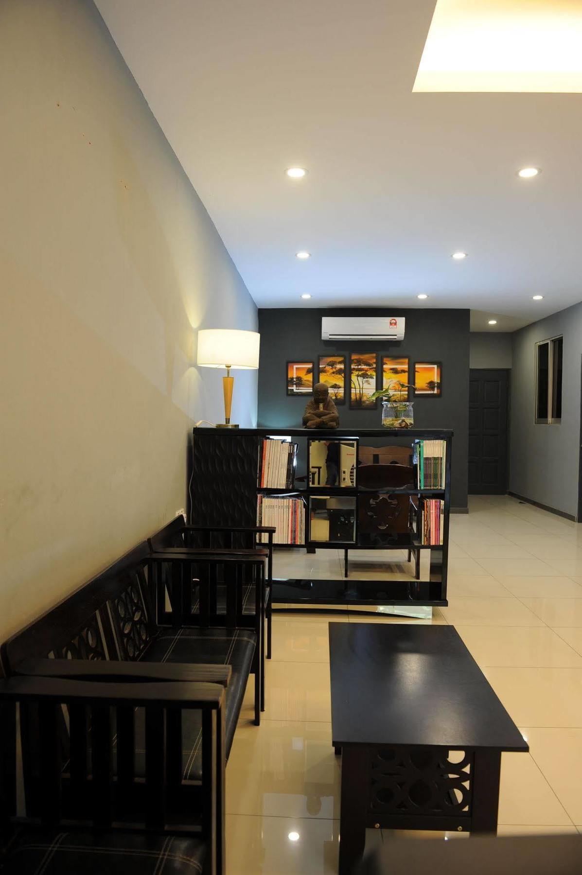 Kuok Pin Hotel Кучинг Экстерьер фото