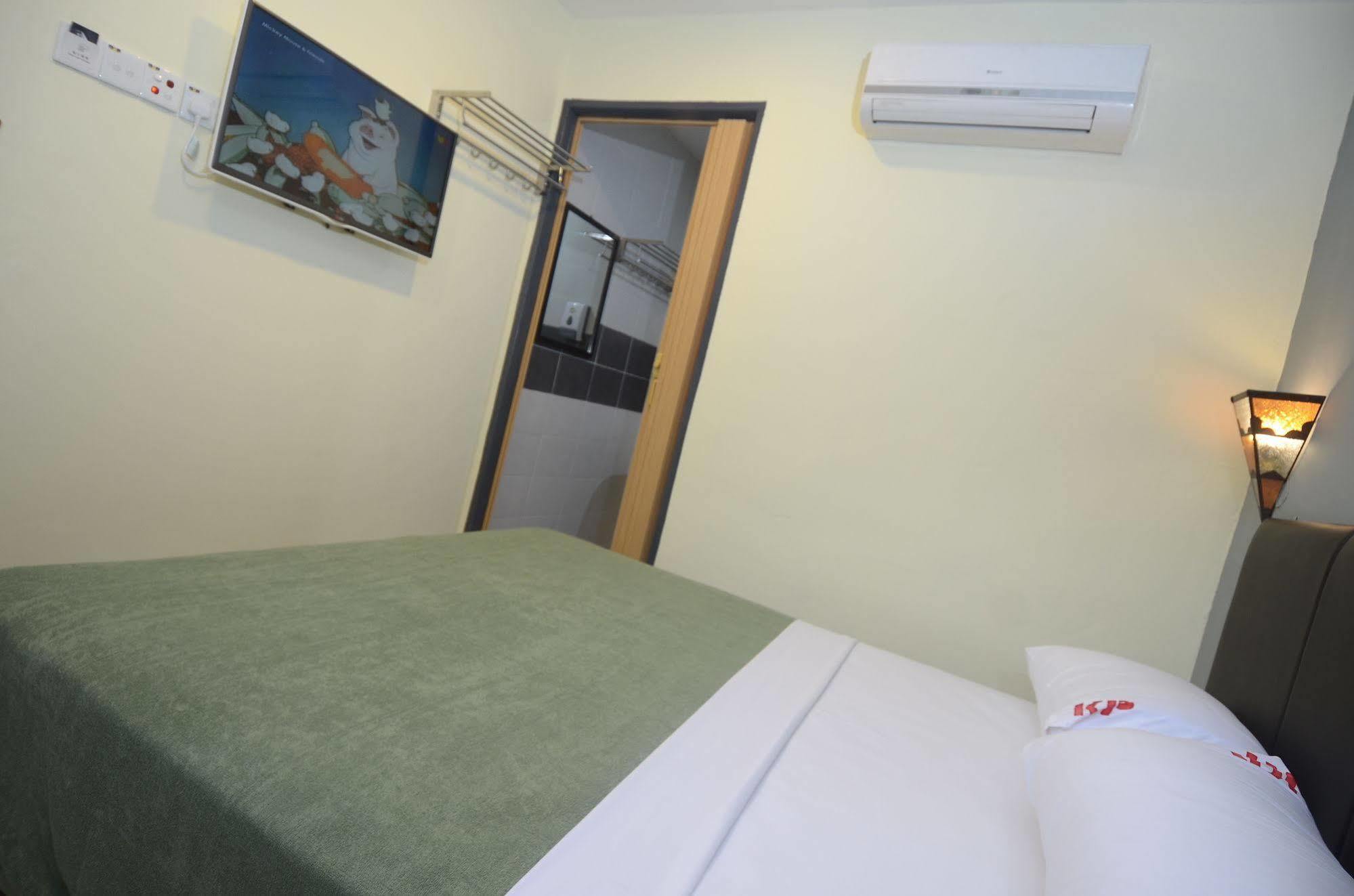 Kuok Pin Hotel Кучинг Экстерьер фото